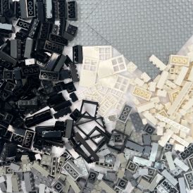 Slika Kovček hišne mešanice v črno beli barvni kombinaciji/ 400 kos