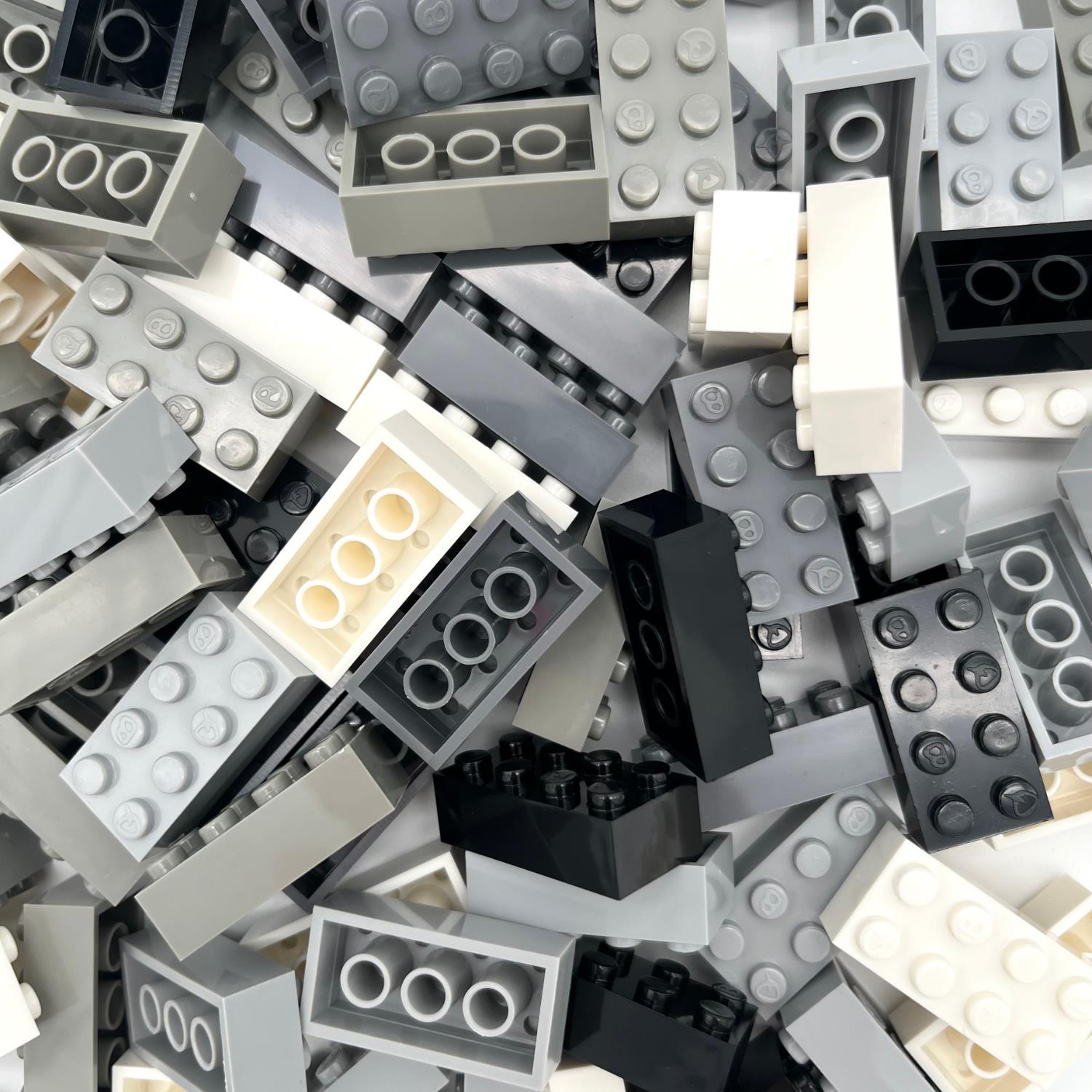 Classic 2x4 building brick set | 200 pieces in 5 different building ...